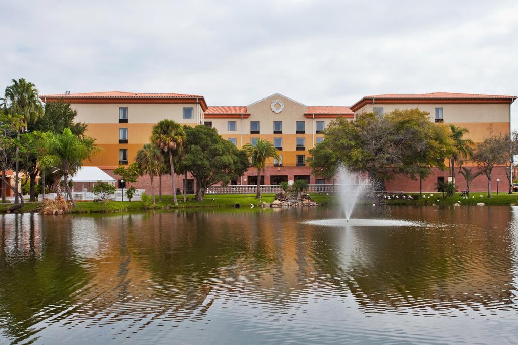 Tampa Stadium Hotel