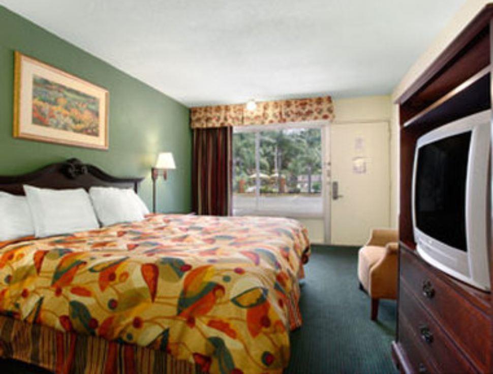 Travelodge Tampa - West of Busch Gardens