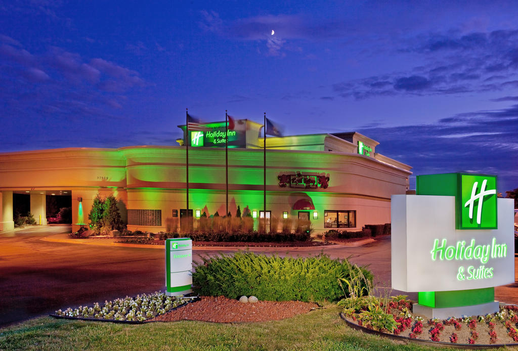 Holiday Inn Hotel and Suites Farmington Hills