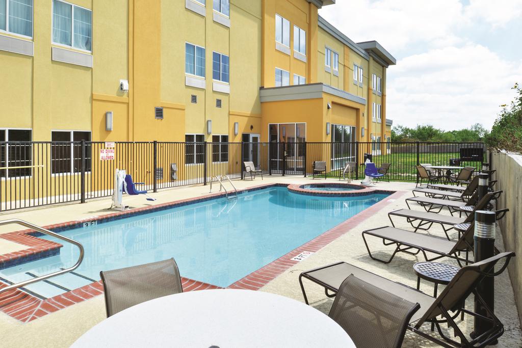 La Quinta Inn and Suites Karnes City - Kenedy