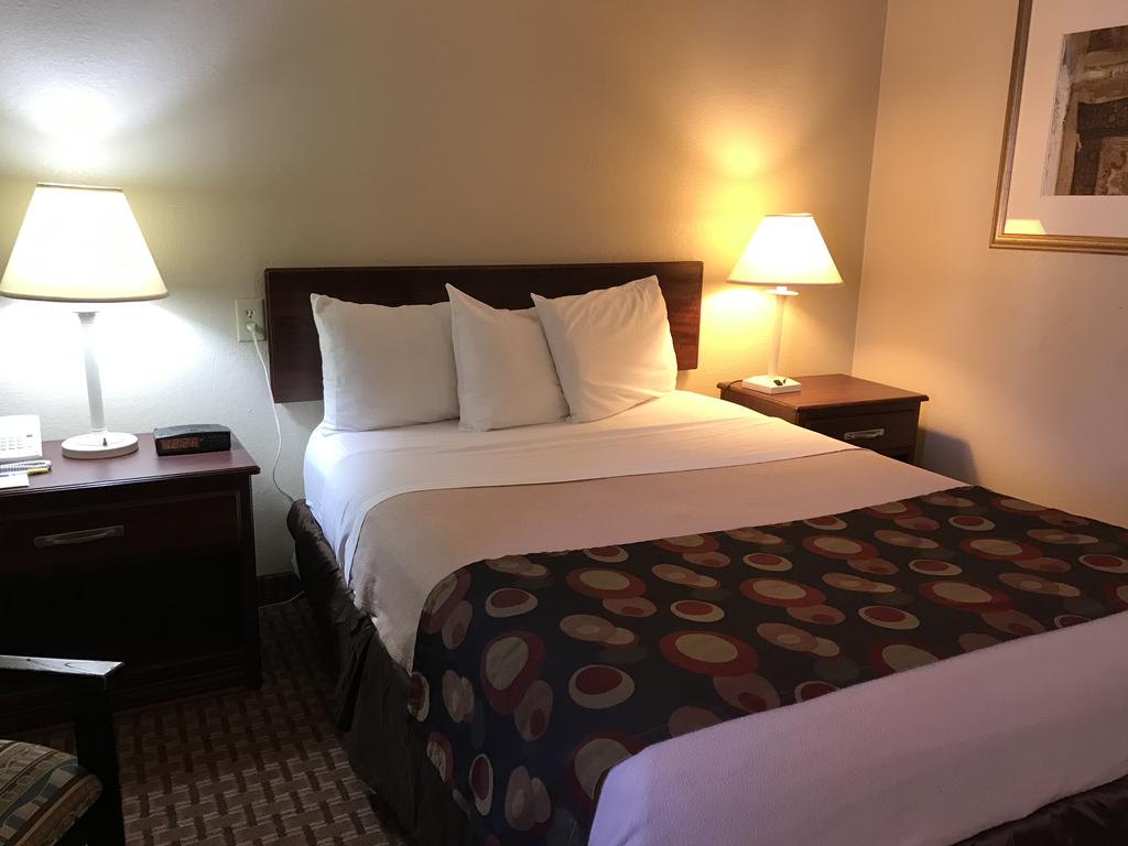 Days Inn Bloomington West