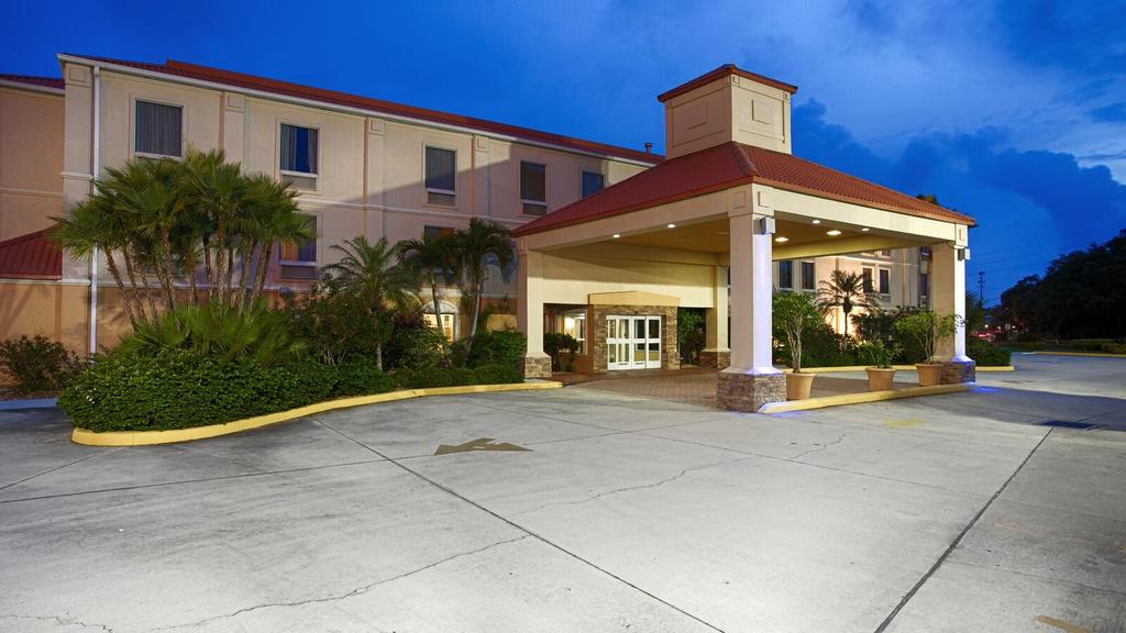 BEST WESTERN PLUS Bradenton Hotel and Suites