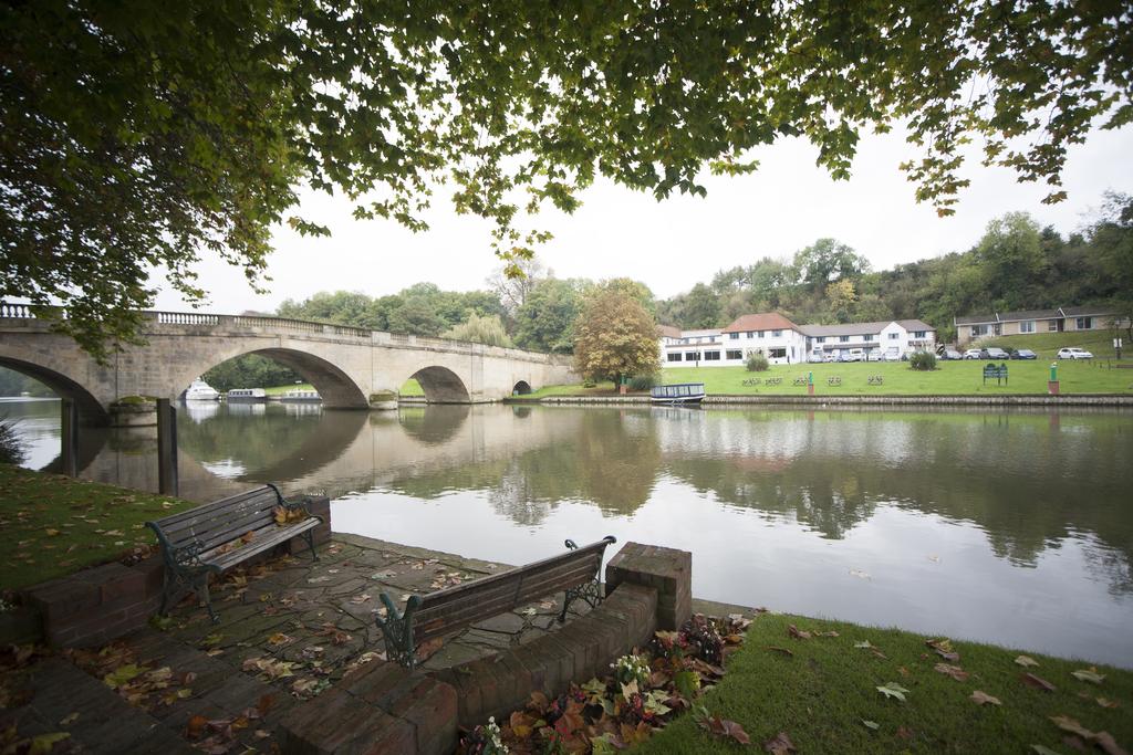 Shillingford Bridge Hotel