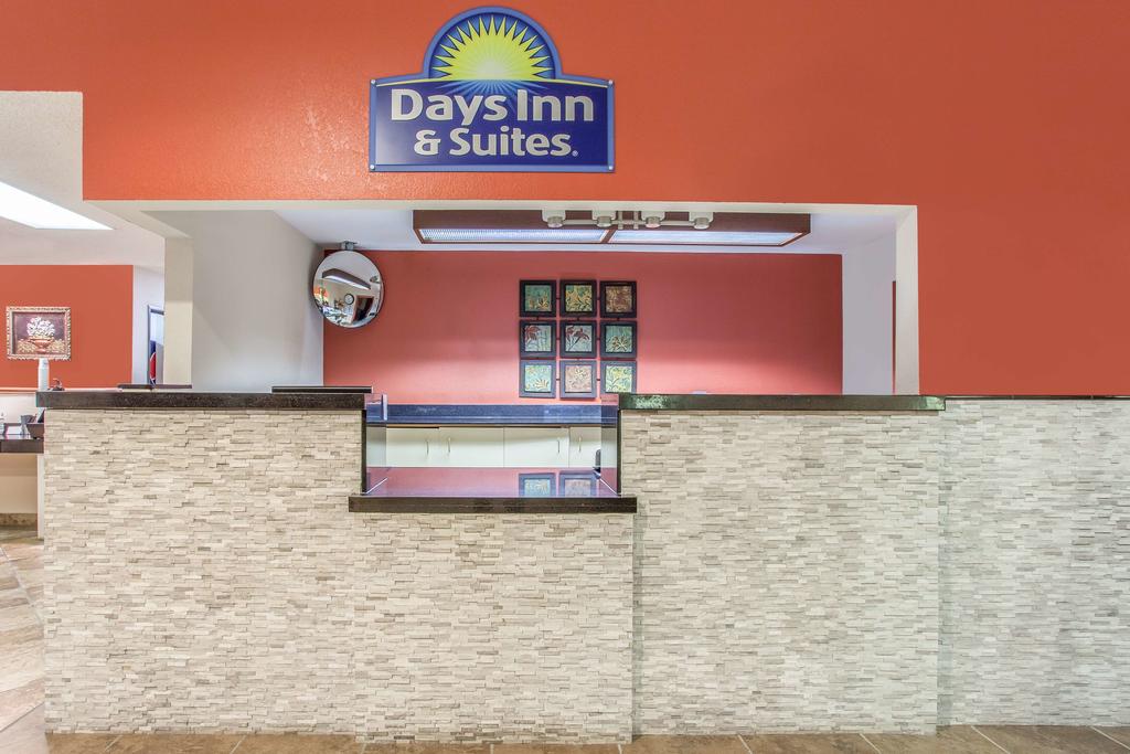 Days Inn and Suites Mt Pleasant