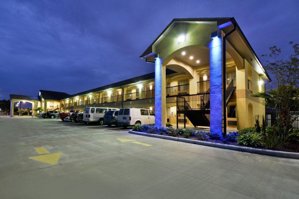 Americas Best Value Inn and Suites Lake Charles - I-210 Exit 11