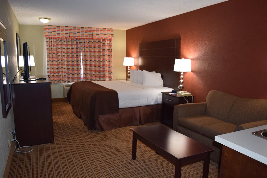 Baymont Inn and Suites Midland Airport