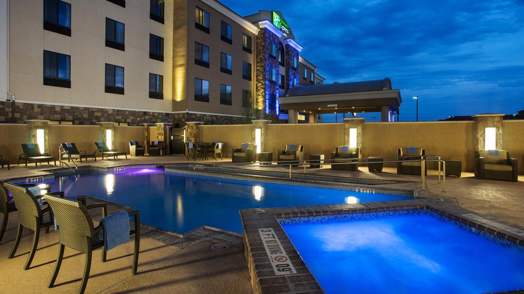 Holiday Inn Express and Suites Midland South - I - 20