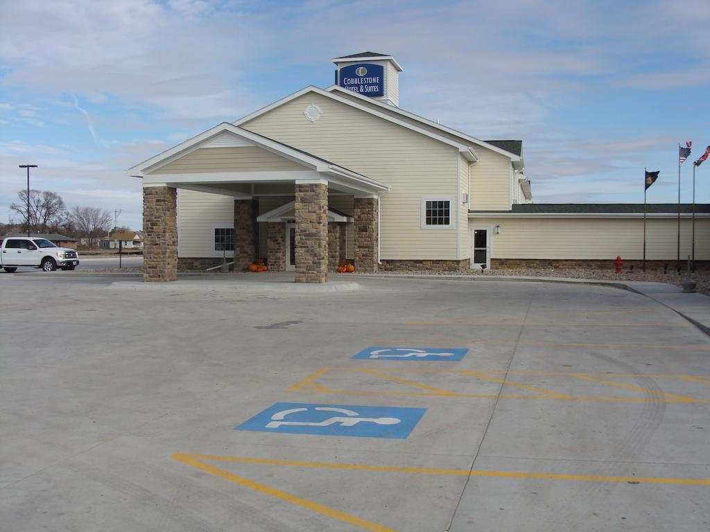 Cobblestone Hotel and Suites Broken Bow