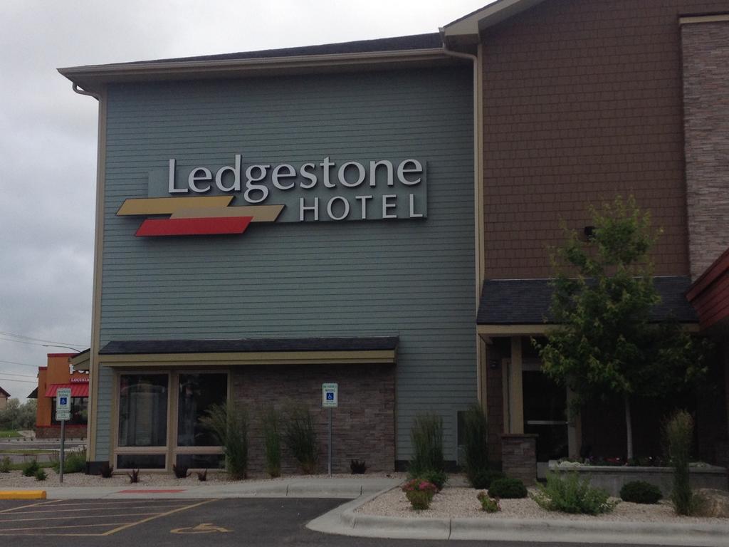 Ledgestone Hotel Billings