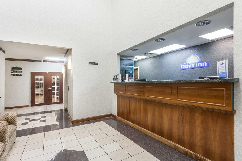 Days Inn and Suites Huntsville