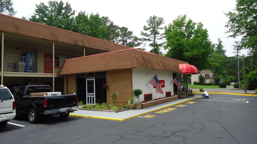 Econo Lodge Parkway