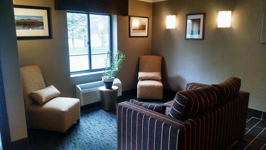 Days Inn and Suites Plattsburg