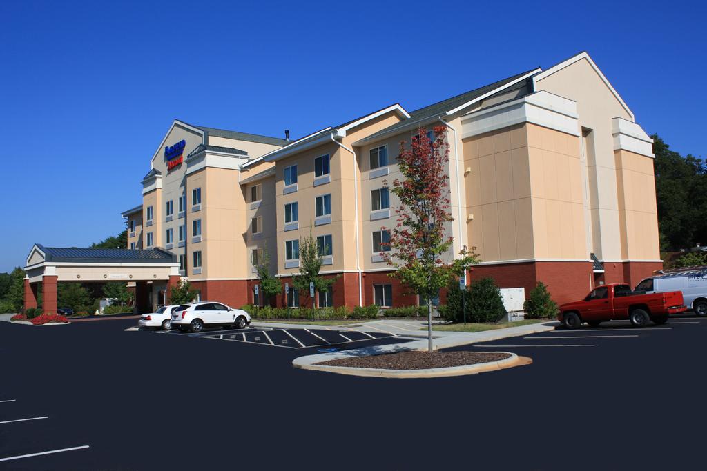 Fairfield Inn and Suites Greensboro Wendover