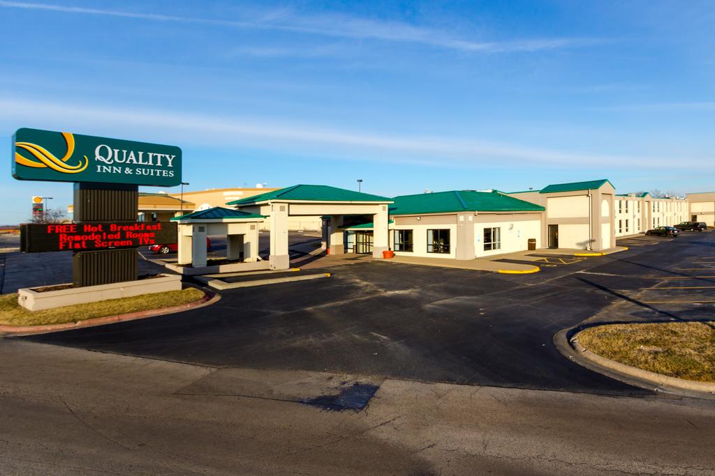 Quality Inn and Suites Moline - Quad Cities