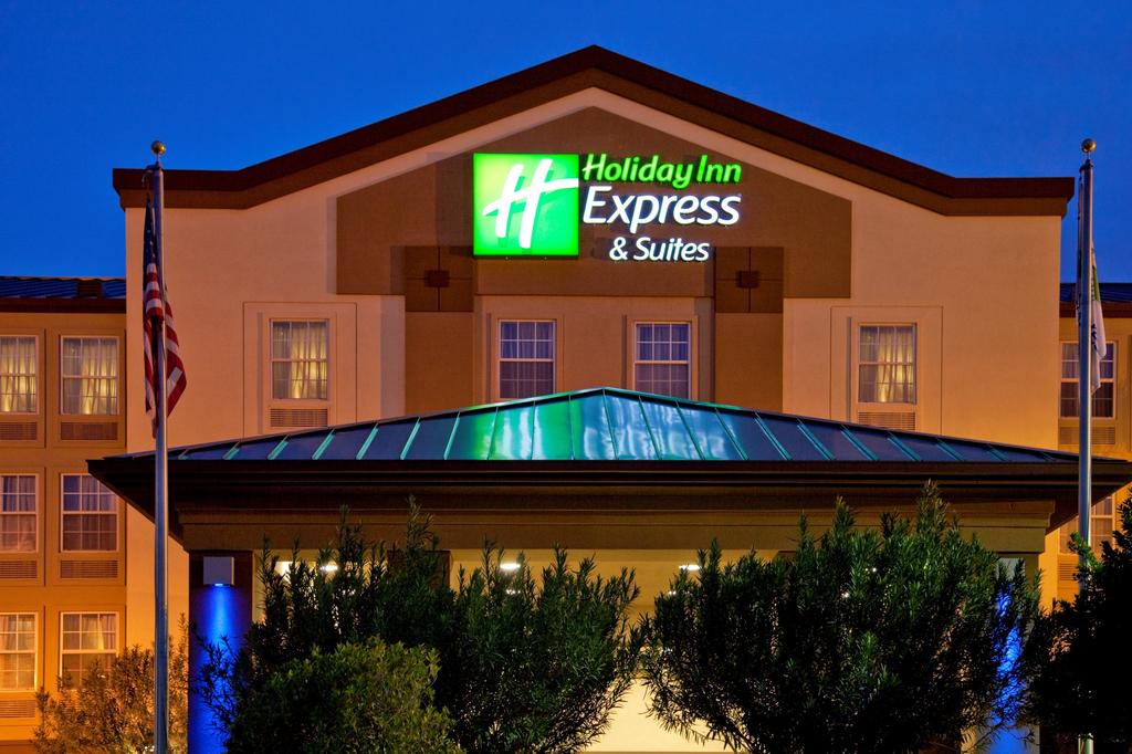 Holiday Inn Express and Suites Phoenix Airport