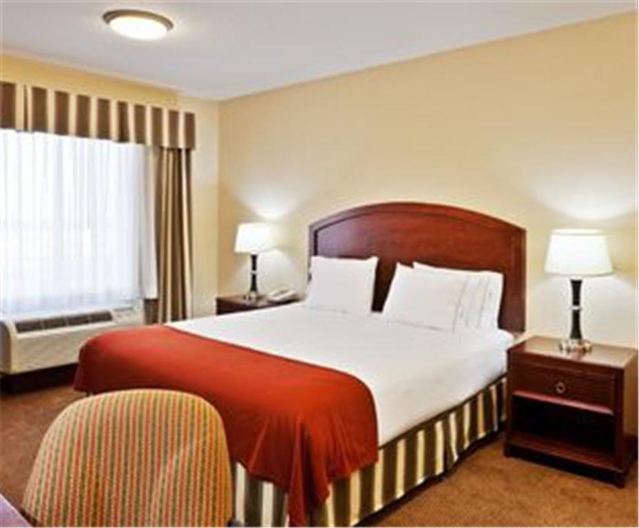 Holiday Inn Express And Suites