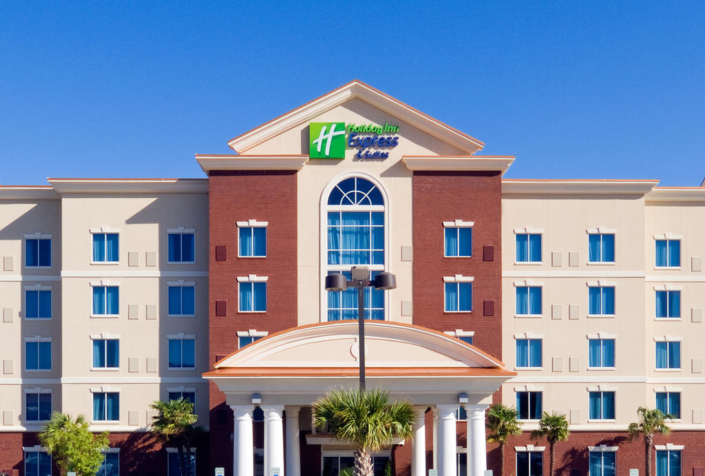 Holiday Inn Express Suites Fort Jackson