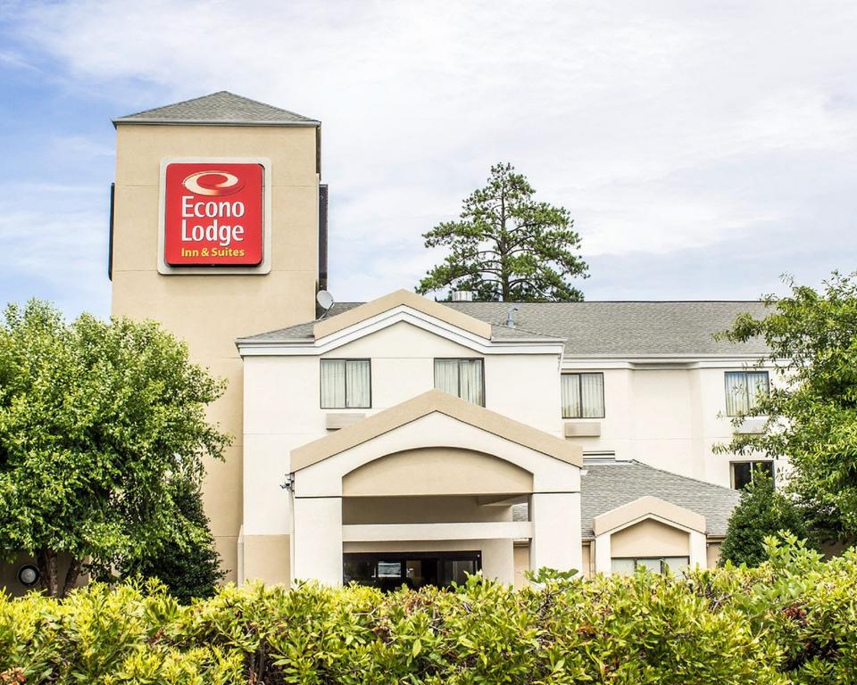 Econo Lodge Inn and Suites Raleigh North