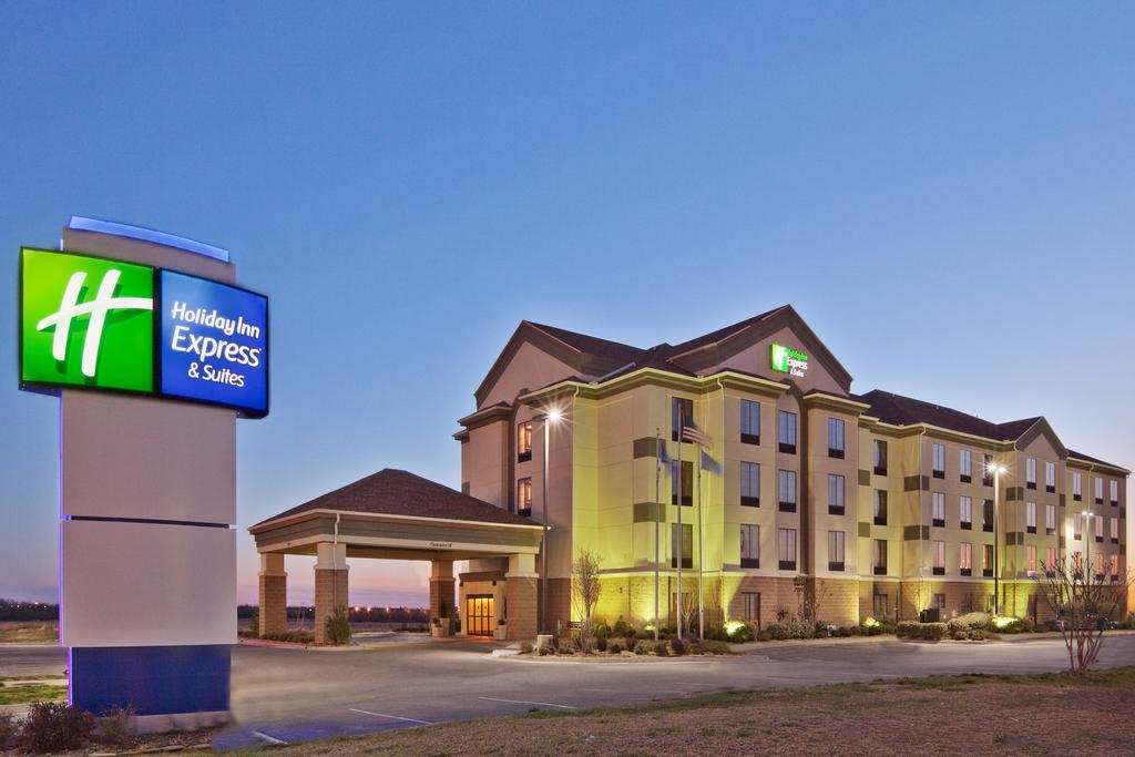 Holiday Inn Express and Suites Shawnee