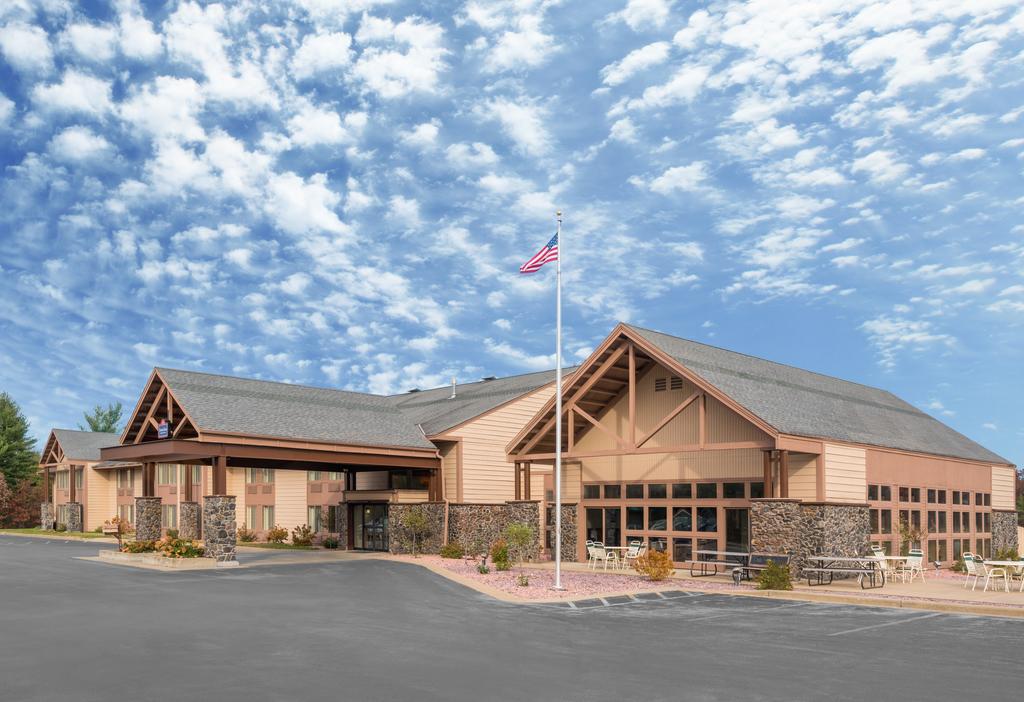 AmericInn Lodge and Suites Black River Falls