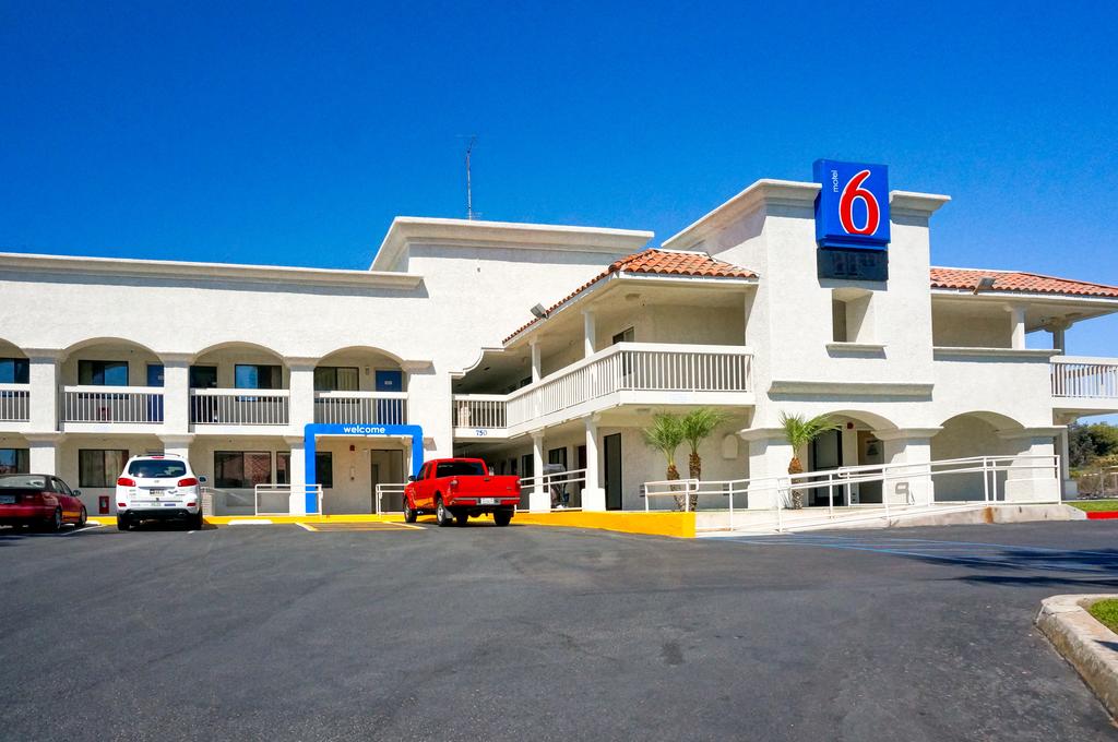 Motel 6 Carlsbad South