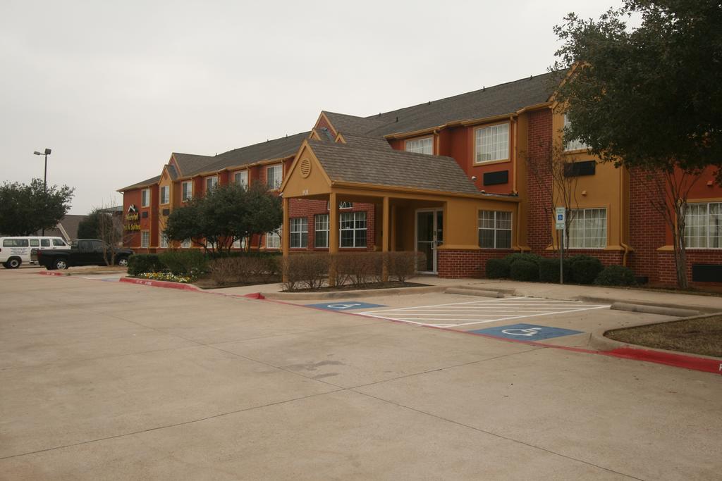 Regency Inn and Suites DFW