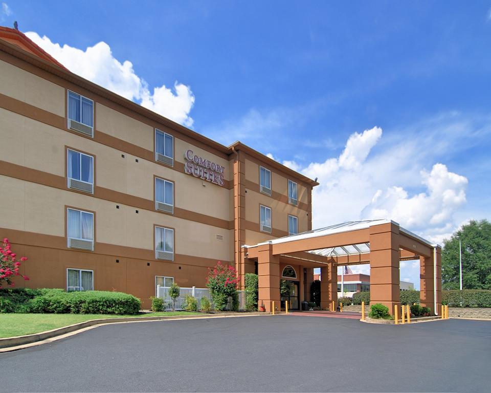 Quality Suites I-240 EAST-AIRPORT