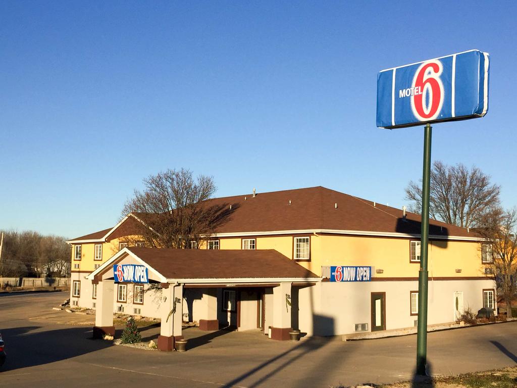 Motel 6 Augusta - KS