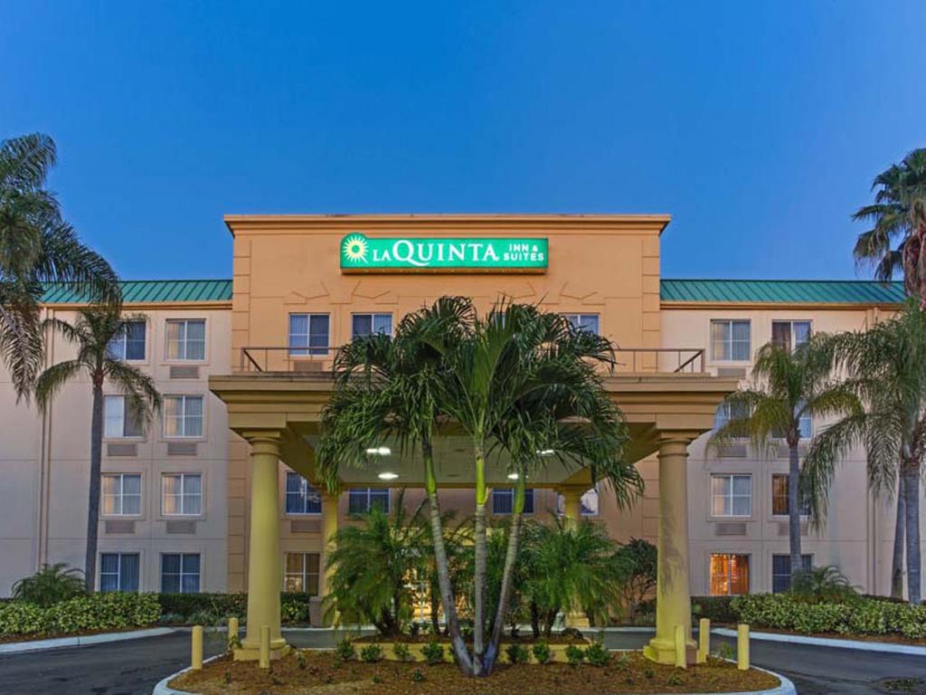 La Quinta Inn and Suites Naples East