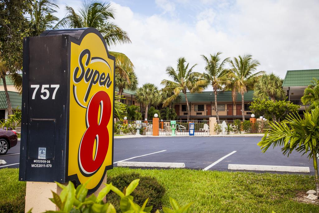 Super 8 North Palm Beach