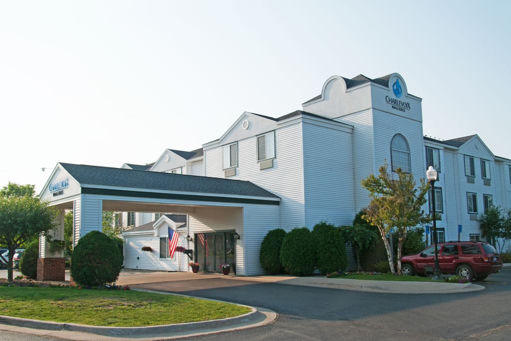 Charlevoix Inn and Suites