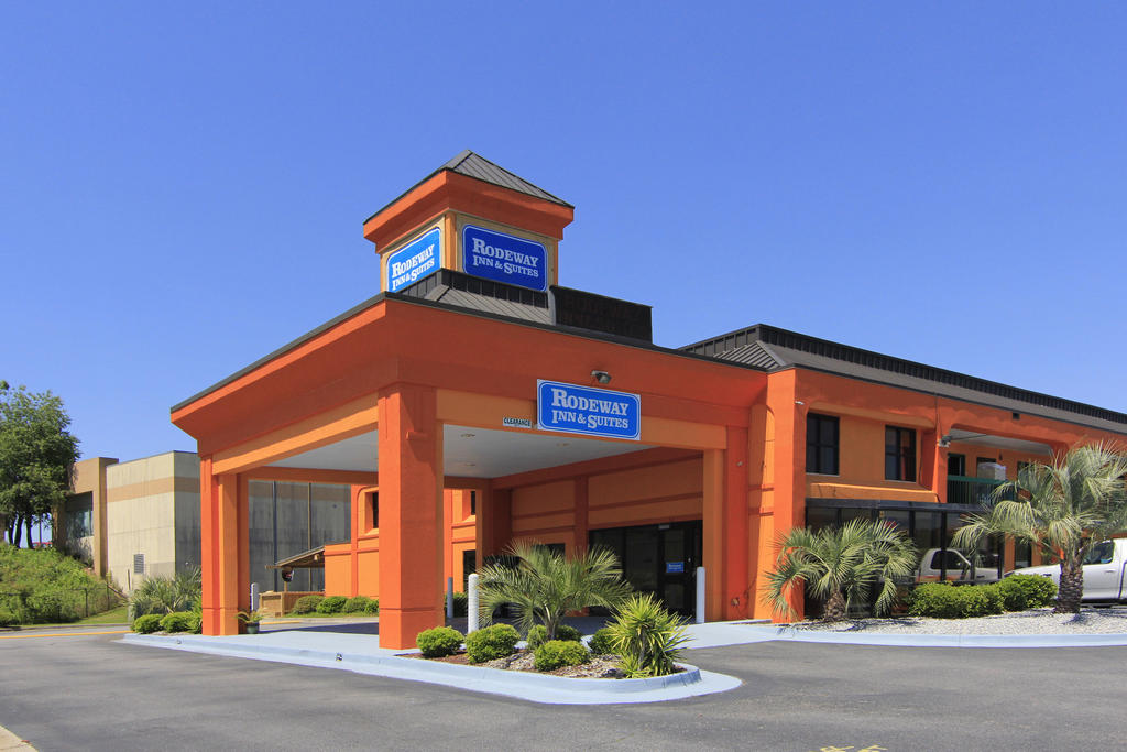 Econo Lodge Inn and Suites Macon