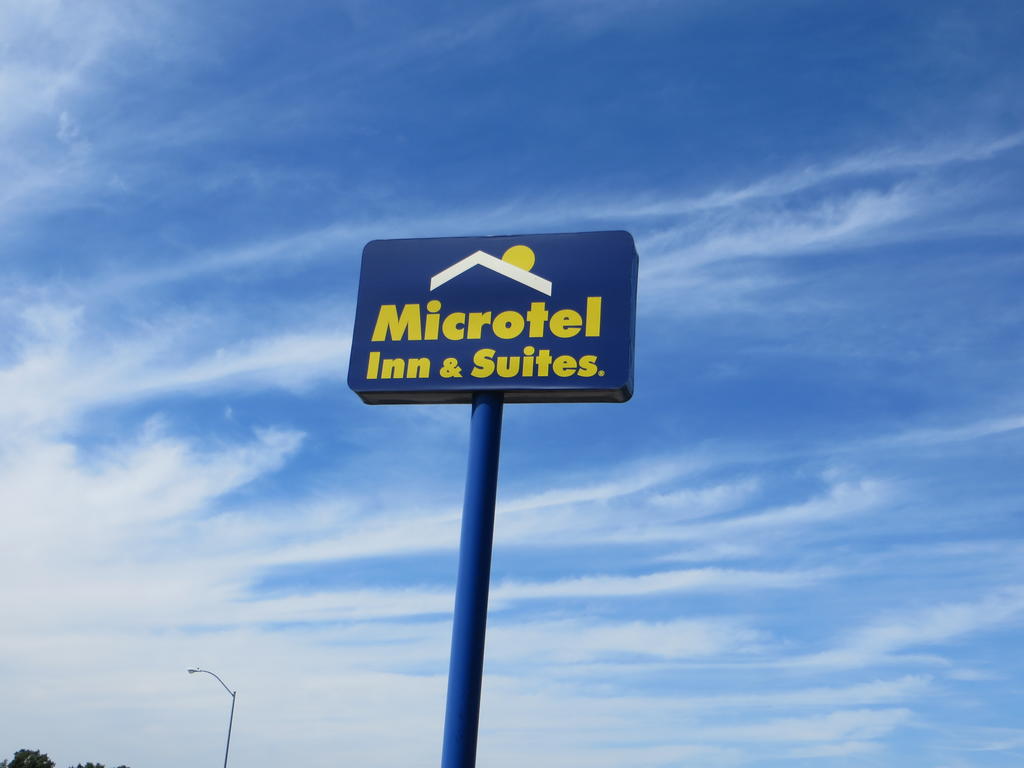 Microtel Inn and Suites by Wyndham Colfax-Newton