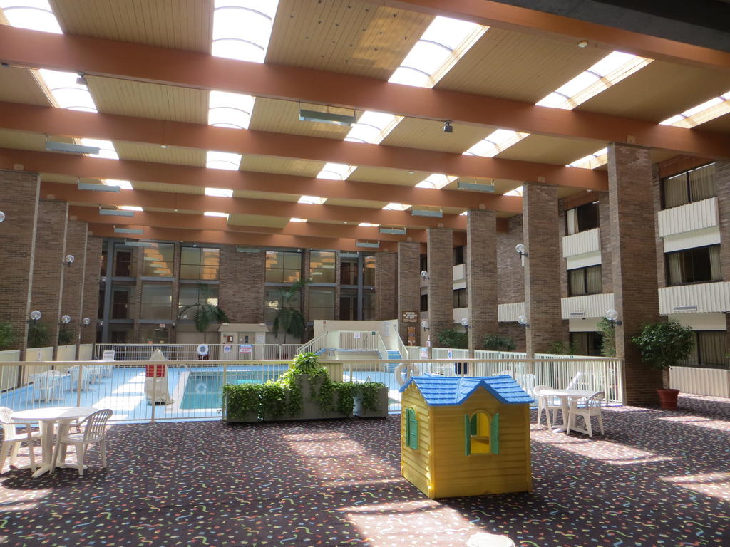 Ramada Lansing Hotel and Conference Center