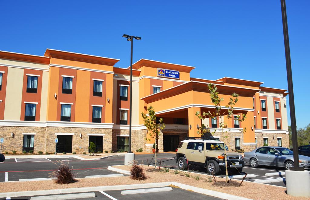 BEST WESTERN PLUS Elmendorf Hotel