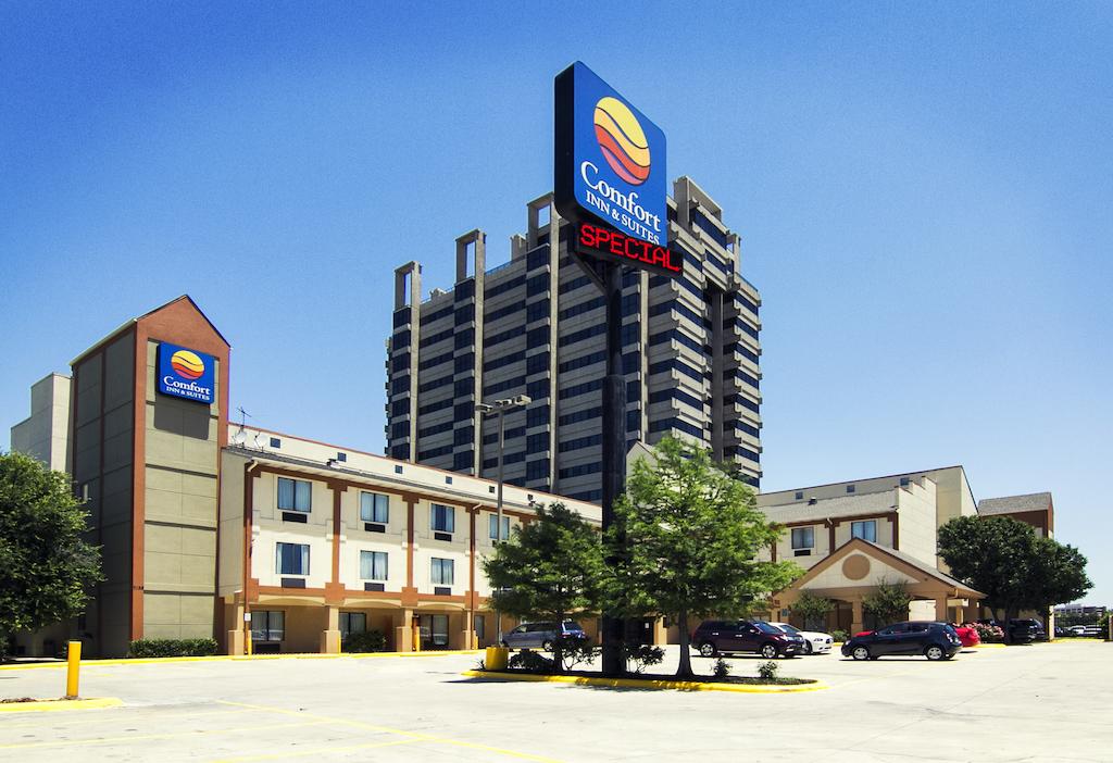 Comfort Inn and Suites Market Center