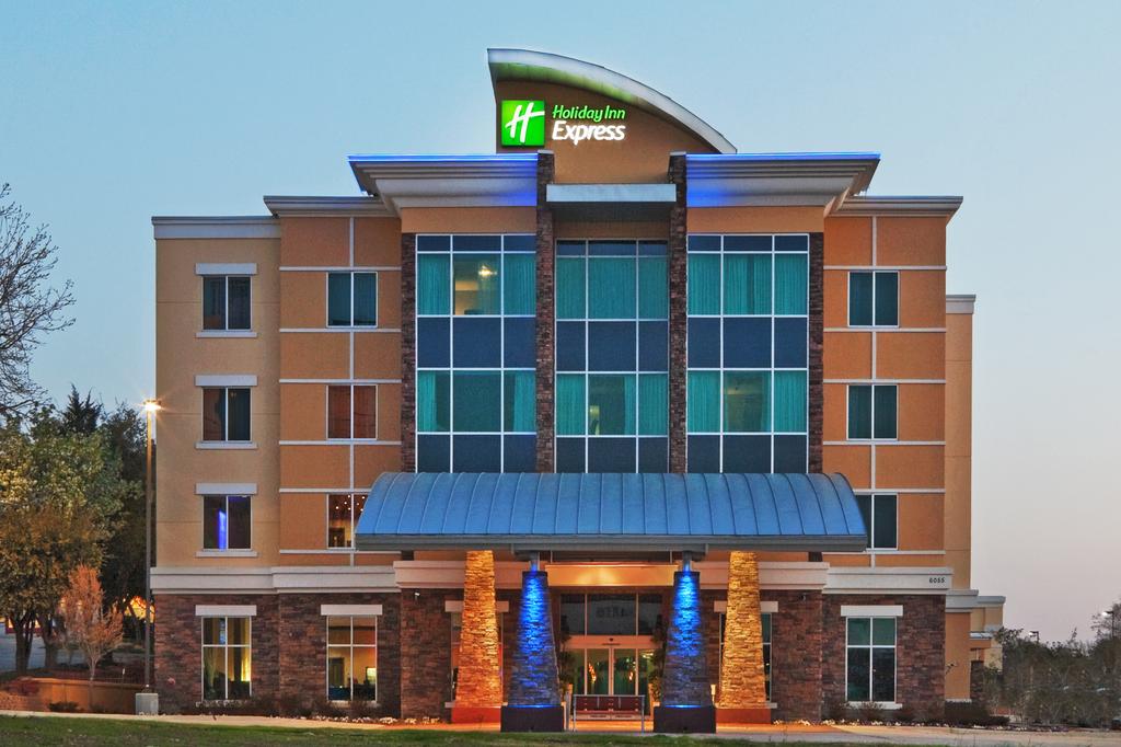 Holiday Inn Exp Stes N Dallas