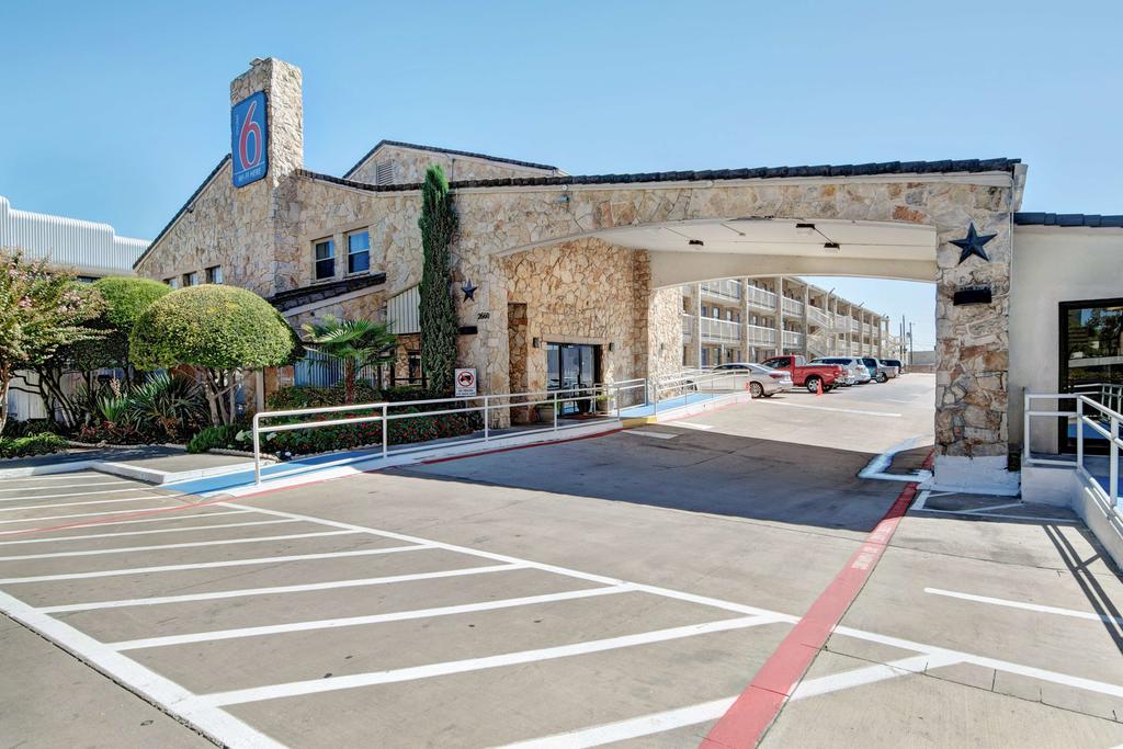 Motel 6 Dallas - Forest Lane