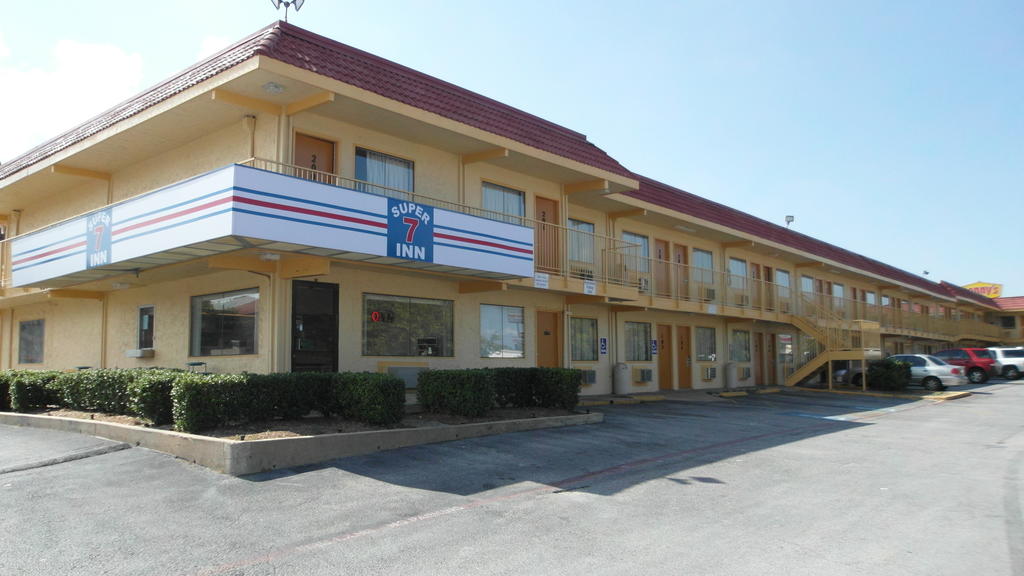 Motel 6 Dallas Southwest