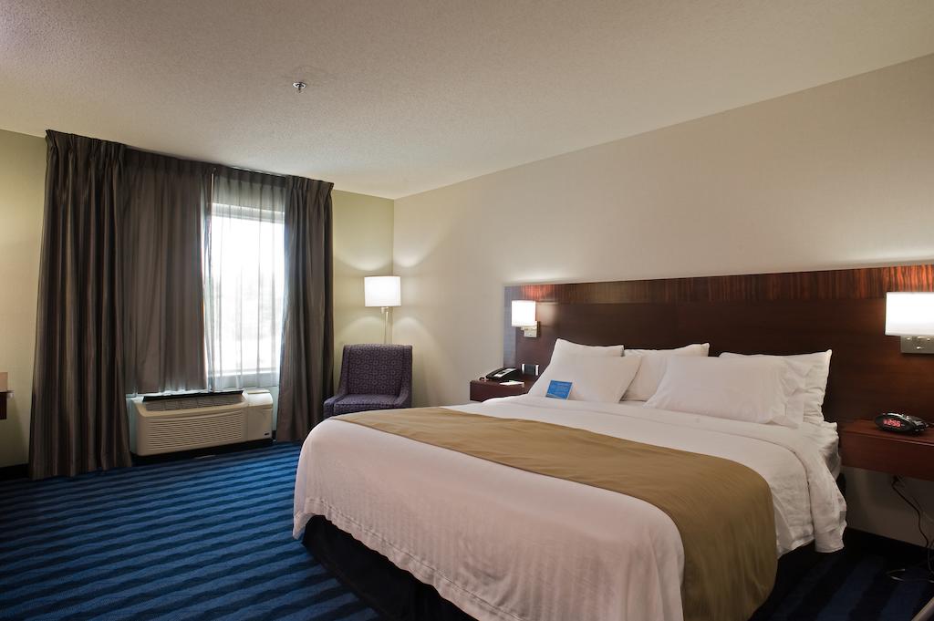 Fairfield Inn and Suites Lancaster