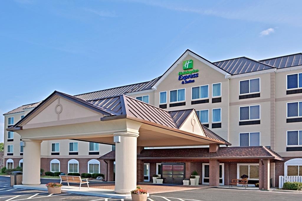 Holiday Inn Express Hotel and Suites Newark-Heath