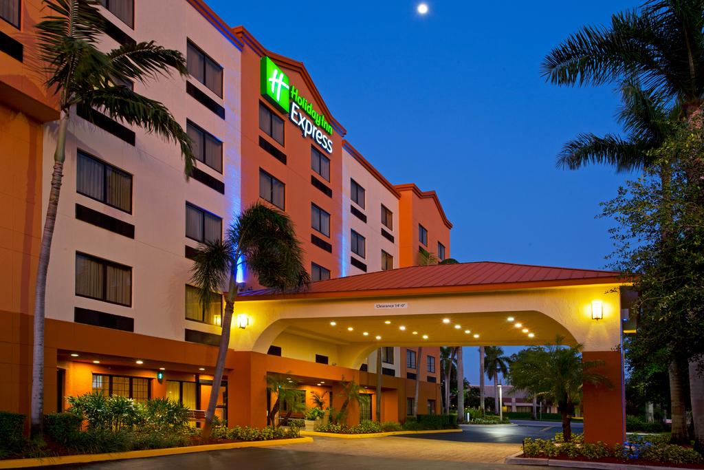 Holiday Inn Express and Suites Fort Lauderdale Airport West