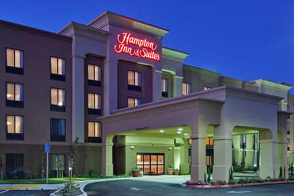 Hampton Inn and Suites Fresno Hwy 99 - CA