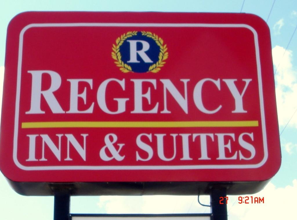 Regency Inn and Suites Bay City