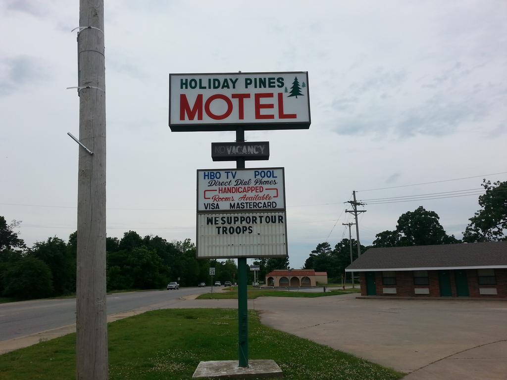 Holiday Pines Motel