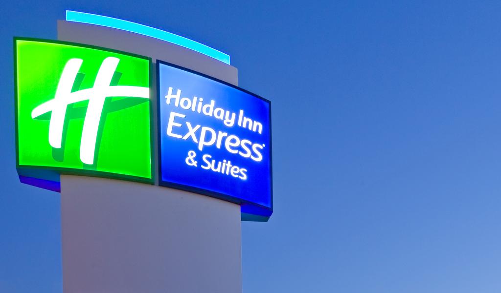 Holiday Inn Express and Suites Brentwood