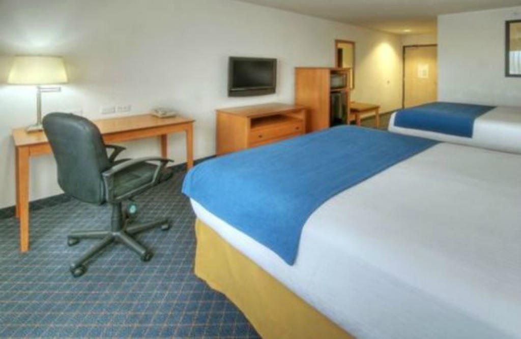 Holiday Inn Express Hotel and Suites - Carlsbad