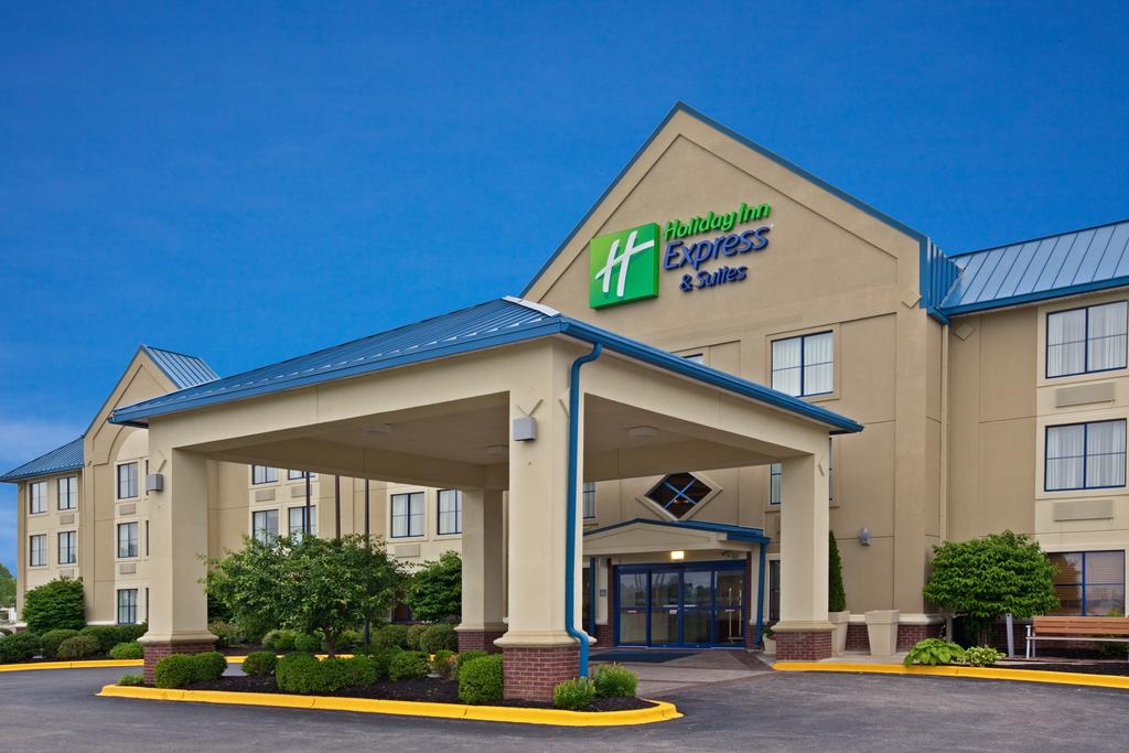 Holiday Inn Express and Suites Scottsburg