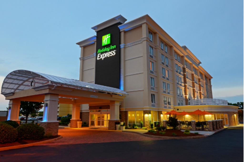 Holiday Inn Express Hampton - Coliseum Central