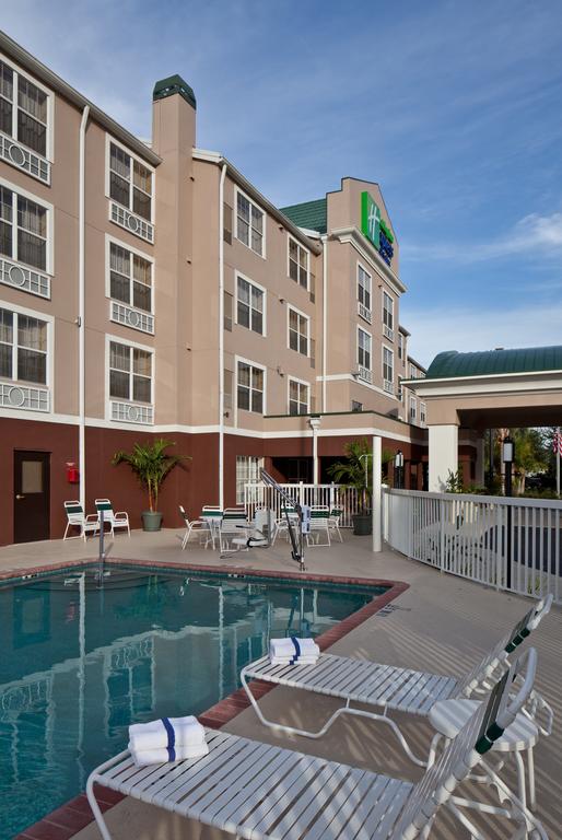 Holiday Inn Express and Suites Sarasota East